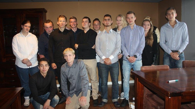 Leerlingen Horizon College adviseren ondernemers van winkelcentrum Broekerveiling
