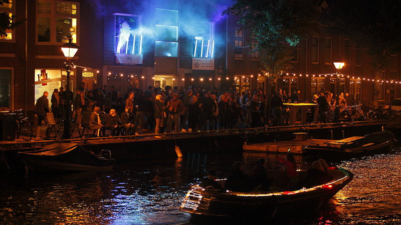 Gezelligheid ondanks regen: Lichtjesavond 2015