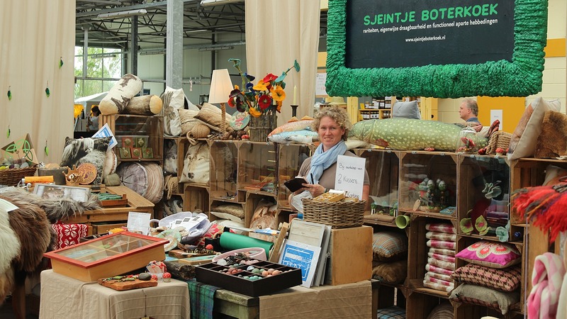 Streek,- en rommelmarkt bij het Gaaf Groen Pop Up Center in Alkmaar