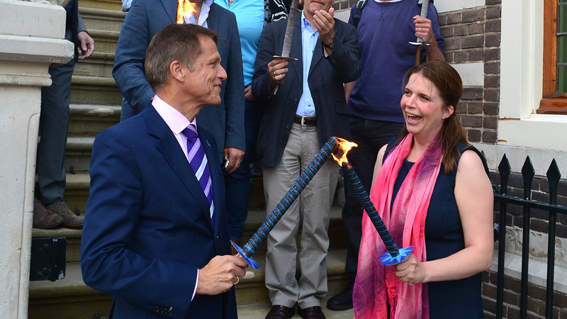 Nieuwe wethouder verdraagzaamheid Pieter Dijkman roept op tot deelname aan fakkeltocht