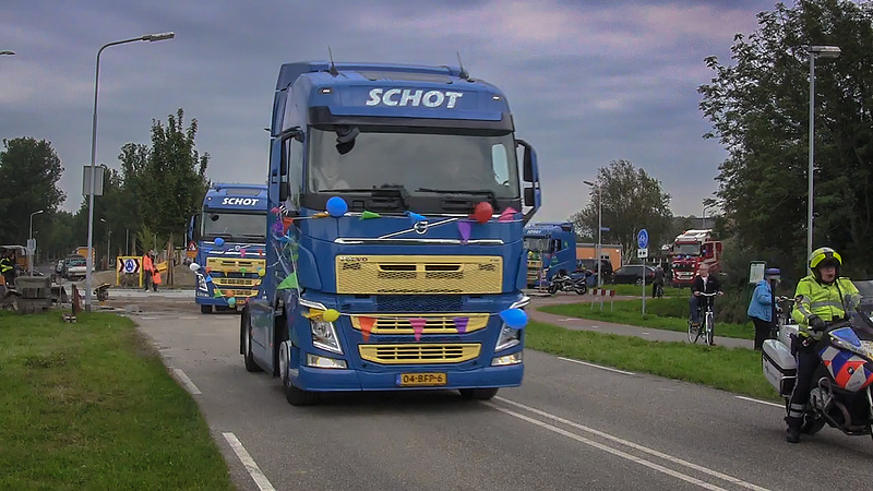 Bijna 150 truckers bezorgen gehandicapte 'bijrijders' rit van hun leven