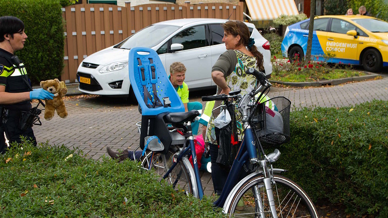 Vrouw en kleinkind gewond door uitwijkmanoeuvre automobilist