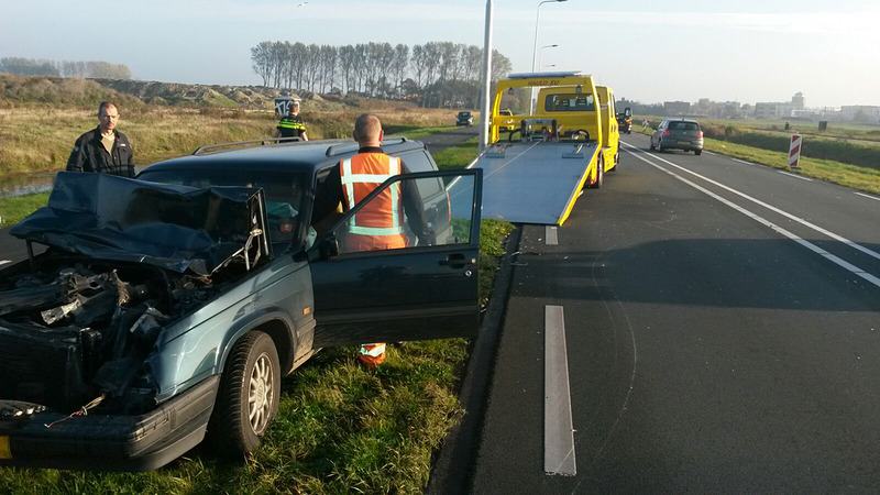 Kop-staartbotsing op Westerweg, auto total loss