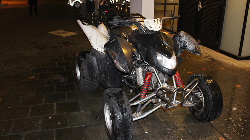 Quad in brand gestoken door man met bivakmuts