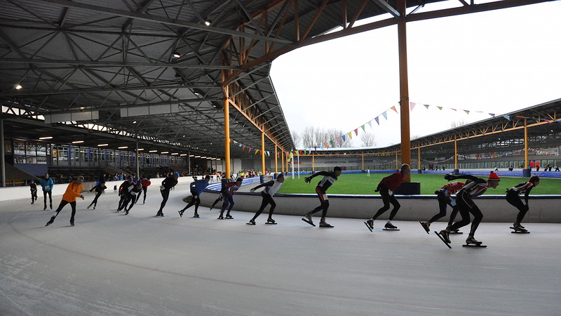 Basisscholieren schaatsen bij De Meent voor schoon en veilig drinkwater in Malawi