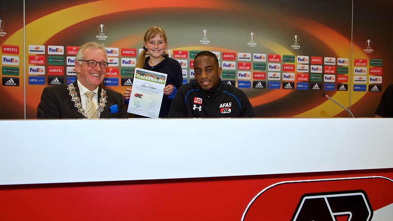 Deelnemers Playing for Success krijgen certificaten uitgereikt