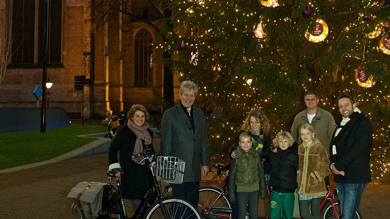 Wethouder Kloos ontsteekt bruisende decembermaand op Canadaplein
