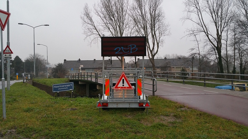 Graffiti-tag '2CB' ontsiert Oudorp