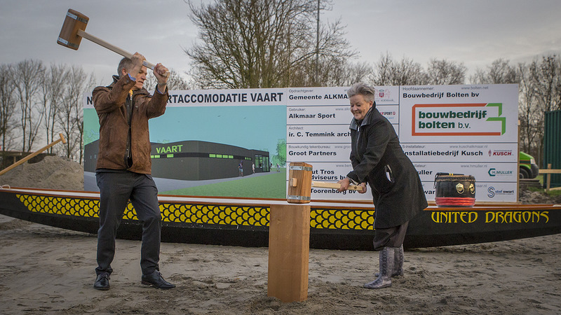 Wethouders slaan eerste paal sportcomplex Vaart