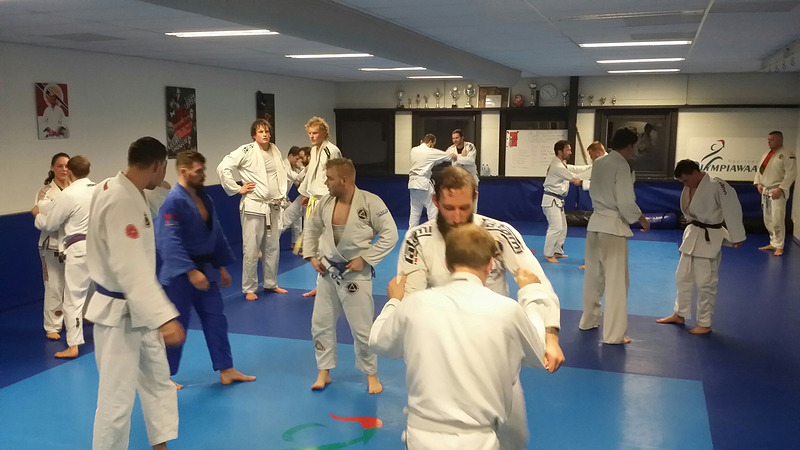 Brazilian Jiu Jitsu Team Olympiawaard zamelt ruim 1600 euro in voor Voedselbank Alkmaar