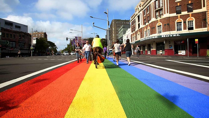 Stationsgebied Alkmaar krijgt Regenboogzebrapad