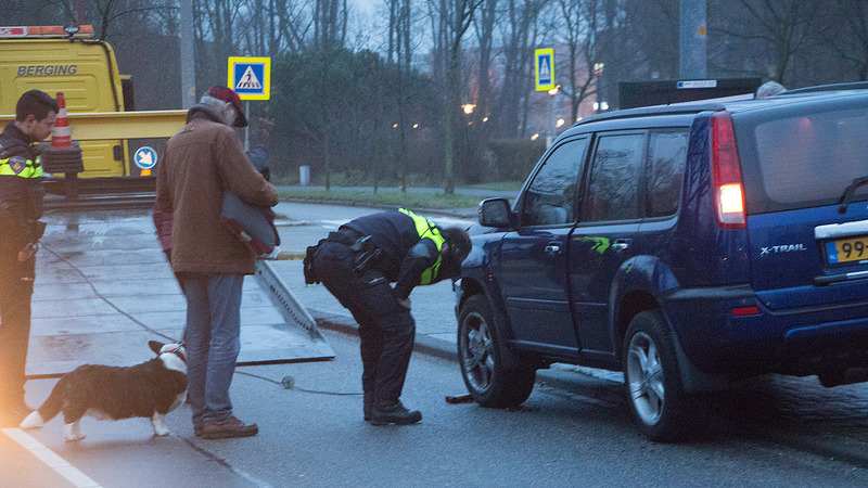 Auto ramt tegenligger na afbreken voorwiel op Bergerweg