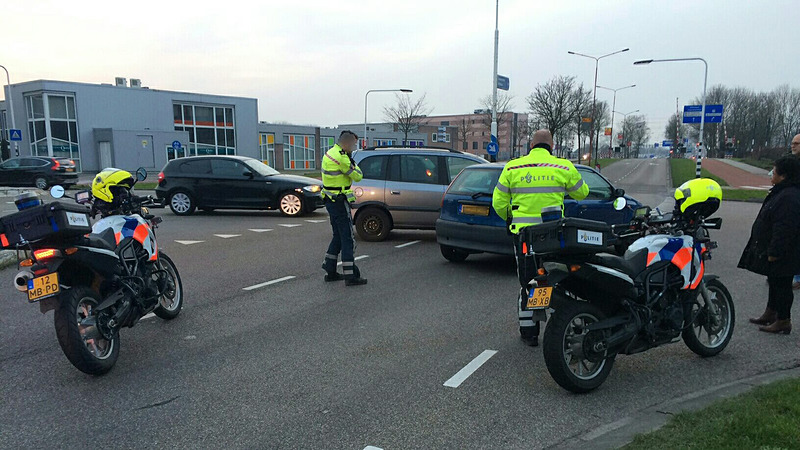 Aanrijding op kruising Zuidtangent - Stationsplein, betrokkenen ongedeerd