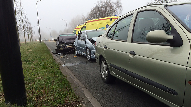 Stevige kop-staart botsing in Heerhugowaard: twee gewonden