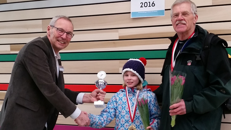 Tessel de Leeuw (9) wint Alkmaarse Schaats4daagse met elke dag 100 ronden