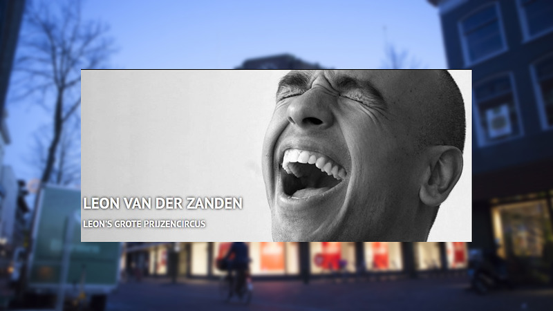 Cabaretvoorstelling van Leon van der Zanden voor ontslagen medewerkers Vroom en Dreesmann