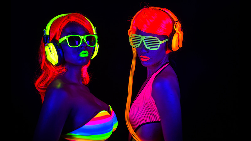 Glow in the Dark disco voor jongeren in de Hoornse Vaart