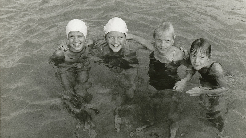 Expositie bij Duikerdel over 50 jaar zwemmen in Langedijk