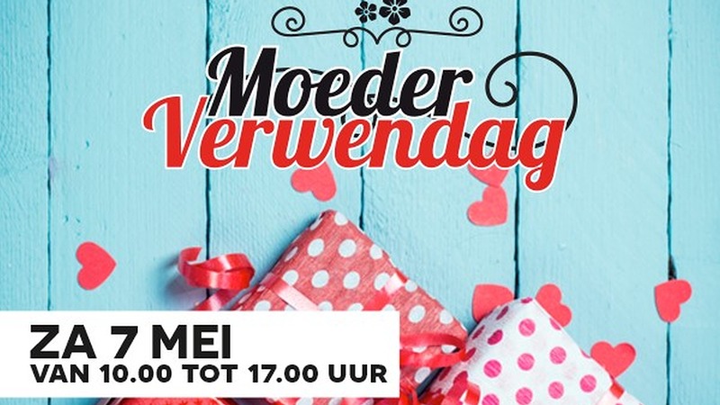 Moeder Verwendag in Winkelcentrum Middenwaard