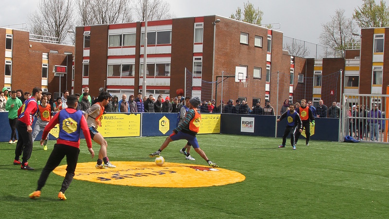 AZC Heerhugowaard krijgt als eerste AZC van Nederland Cruyff Court