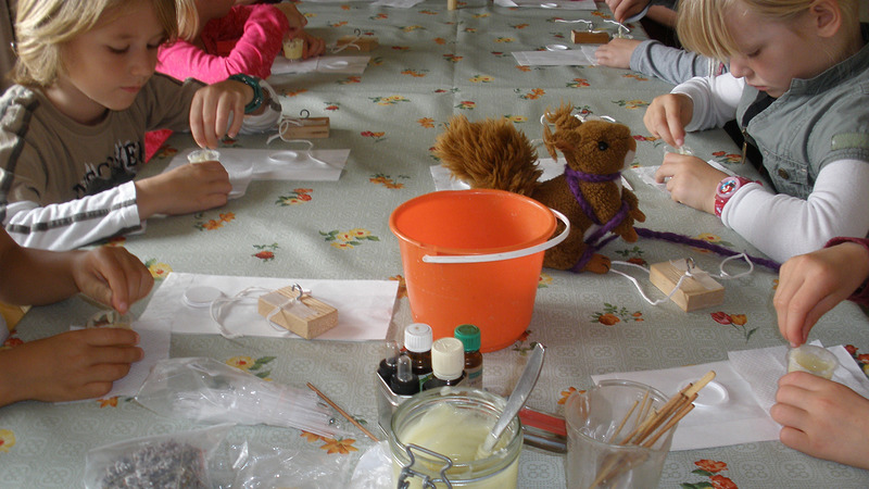 Kinderworkshop zalf en zeep maken bij Hortus Alkmaar
