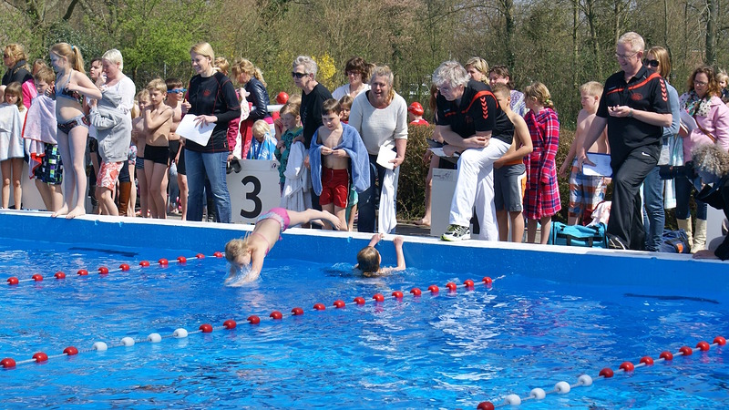 Schoolzwemkampioenschappen in zwembad de Bever