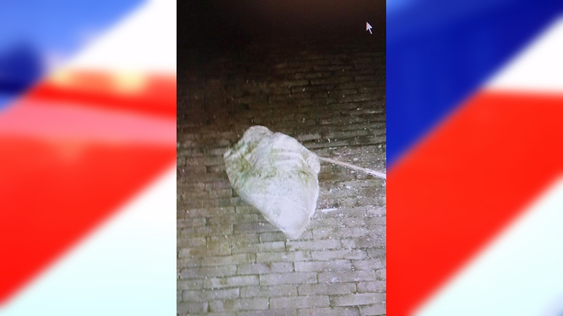 Poging tot inbraak in Bergense winkel met grote steen