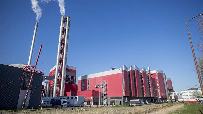 Uitbreiding HVC Warmtenet volgens planning, ondanks verborgen houten damwand