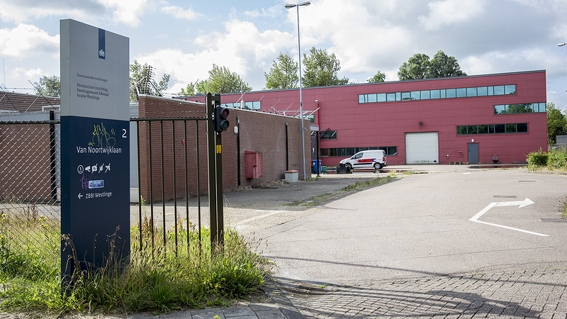 Hongerstakers en vrijwilligers AZC demonstreren op Raadhuisplein