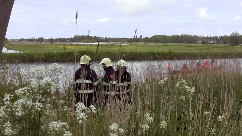 Kano slaat om op Kolhorn-kanaal; vijf mensen lopen nat pak op