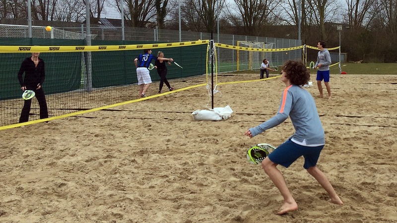 Clinics en gratis introductieavonden beachtennis bij SV Koedijk