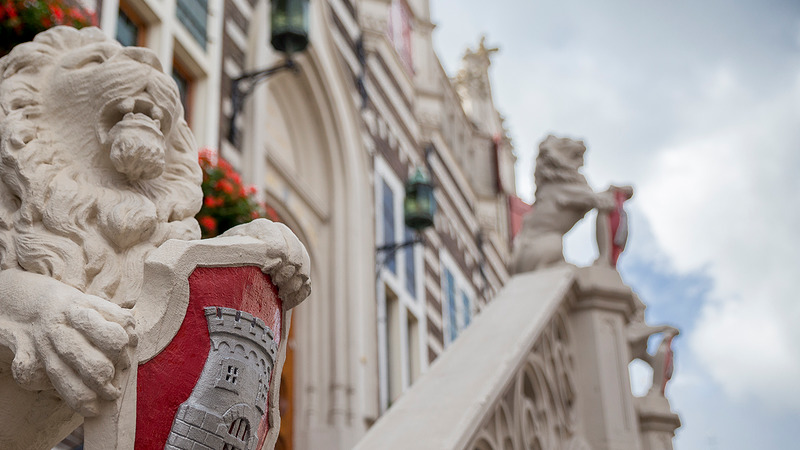 Ere-insigne in goud voor Ton Rijvordt vanwege vrijwillige inzet voor Robonspoldermolen