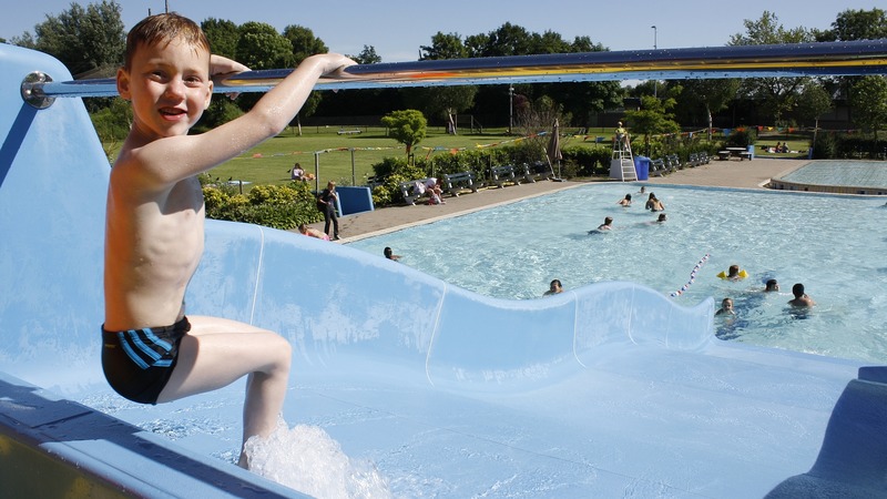 Buitenbad Hoornse Vaart langer geopend, met afsluitende Hondenplons