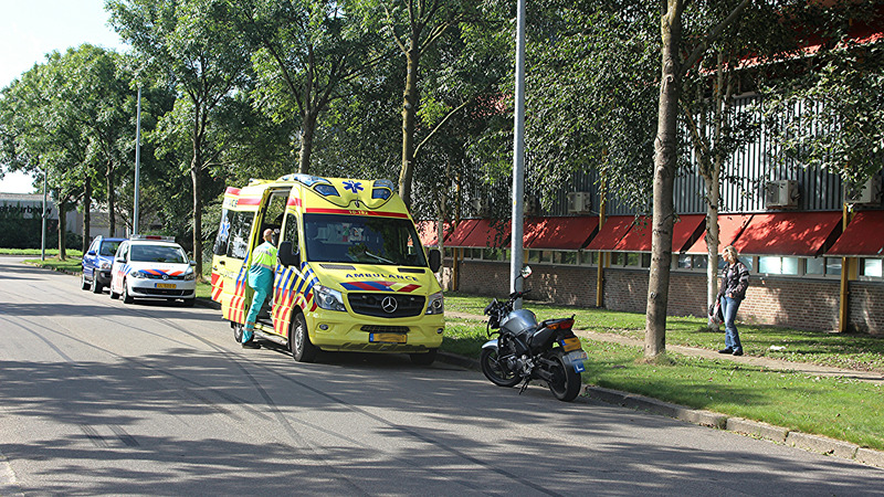 Vrouw gewond door val tijdens motorrijles