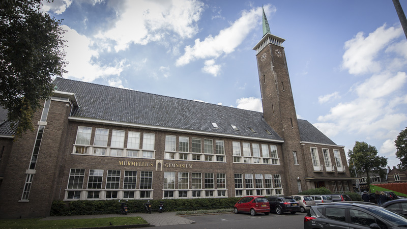 Close-Up zingt in het Murmellius Gymnasium