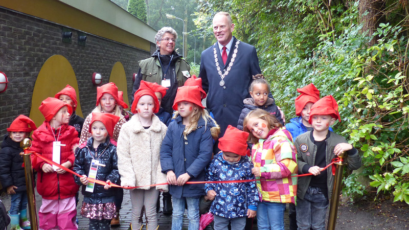 Burgemeester Ter Heegde opent Kabouterpad in Rosarium