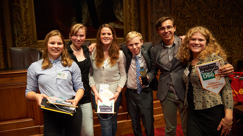 Huygens College wint finale D66-Jubileumdebattoernooi