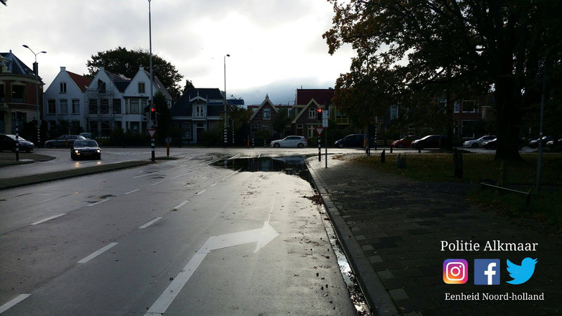 Politie: rij voorzichtig bij zware regenval