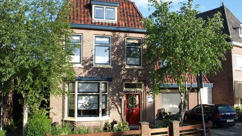Workshop kruidenzalf maken bij De Blauwe Décade