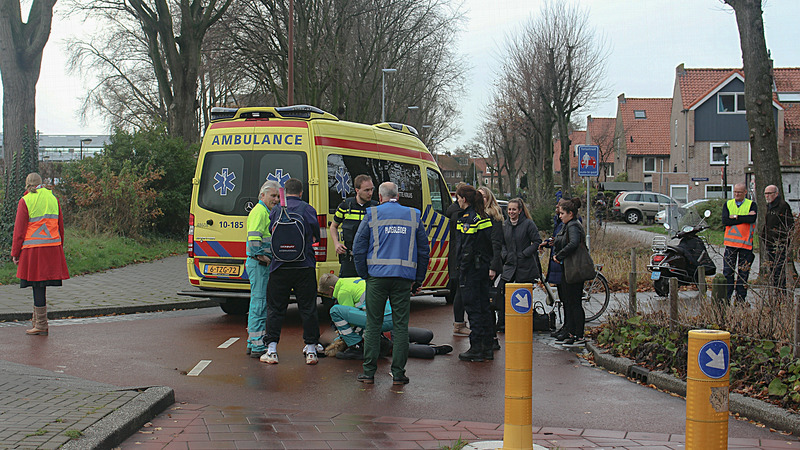 Fietster gewond na aanrijding Kruseman van Eltenweg
