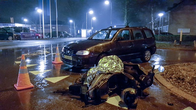 Met gebroken been naar ziekenhuis na ongeval Rijnstraat
