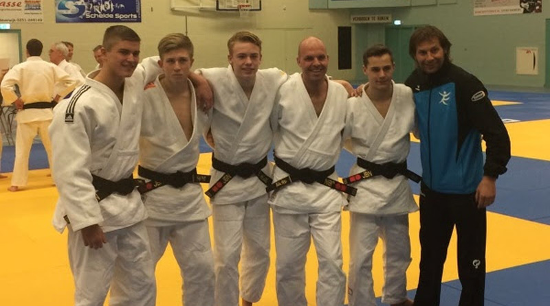 Vijf judoka's Topsport Tom van der Kolk behalen zwarte band