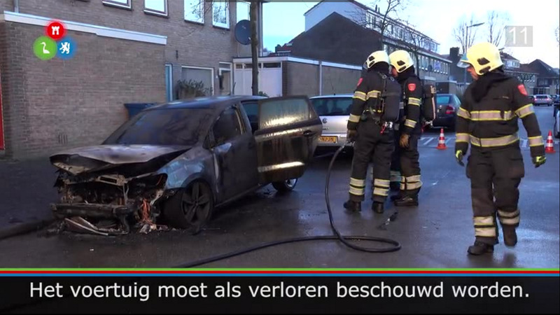 Getuigenoproep: autobrand Rhijnvis Feithlaan vermoedelijk aangestoken