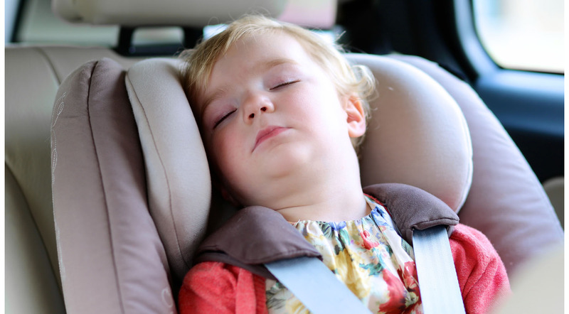 Vader die zijn 3-jarig kind twee uur in een bloedhete auto achterliet is weer vrijgelaten