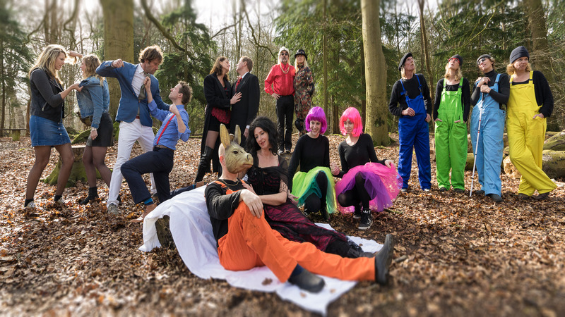 Theatergroep presenteert Midzomernachtdroom in zwembad De Bever