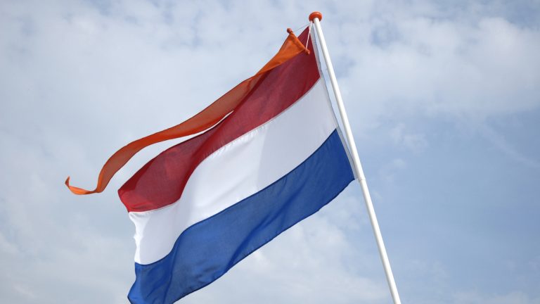 Theatershow Met Vlag en Wimpel in De Oever ?