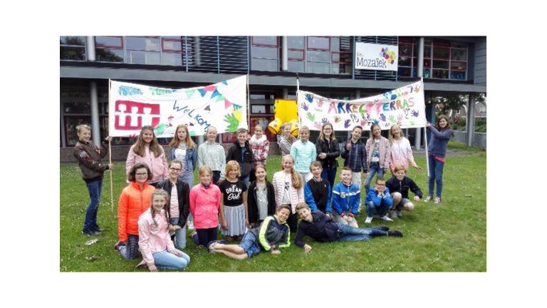 Leerlingen Van Arkelschool nodigen iedereen uit op hun 4daagse-terras ?