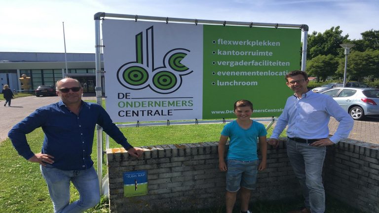 Voormalige gemeentehuis van Tuitjenhorn heet voortaan; De Ondernemers Centrale