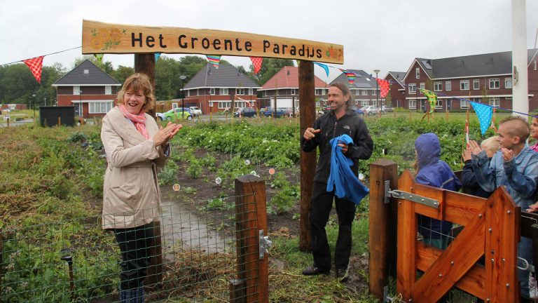 Schoolwerktuin in De Draai geopend door wethouder Stam