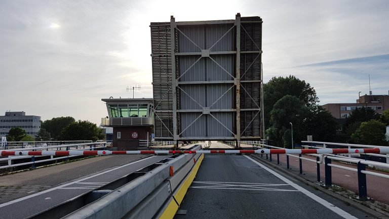 Defecte eindschakelaar oorzaak storing Leeghwaterbrug